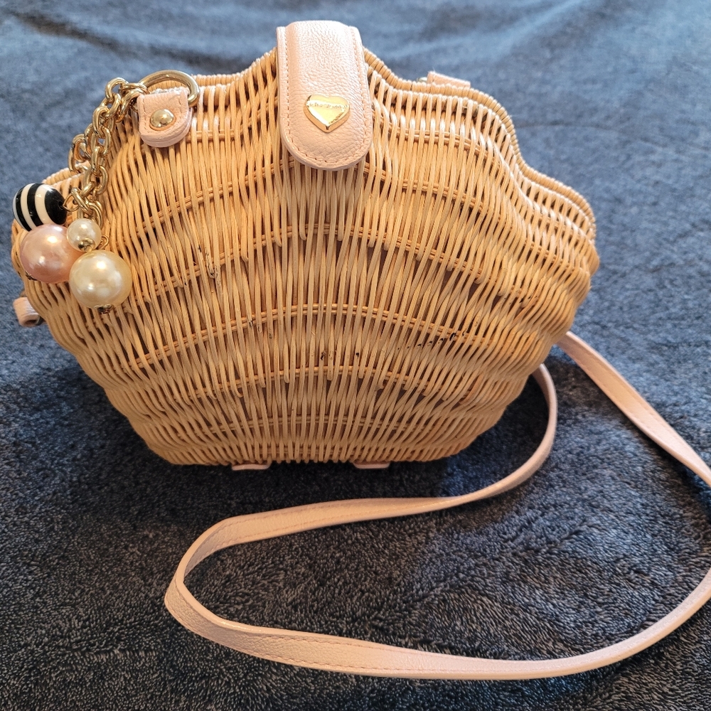 Betsey johnson seashell shoulder bag